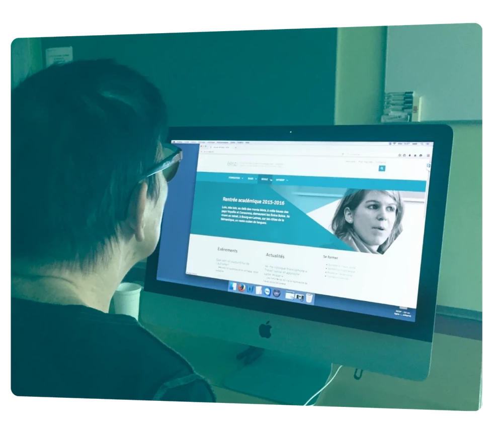 Validating the interface of an intranet with its users